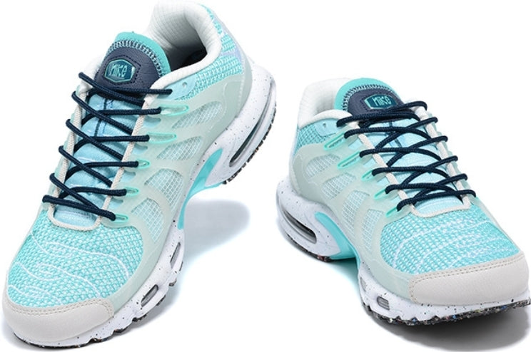 Les baskets Nike TN Air Max Terrascape Plus offrent un style polyvalent et une performance robuste.
design distinctif.pas cher. Le moins cher.