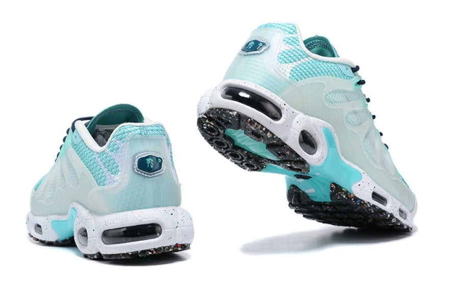 Les baskets Nike TN Air Max Terrascape Plus offrent un style polyvalent et une performance robuste.
design distinctif.pas cher. Le moins cher.