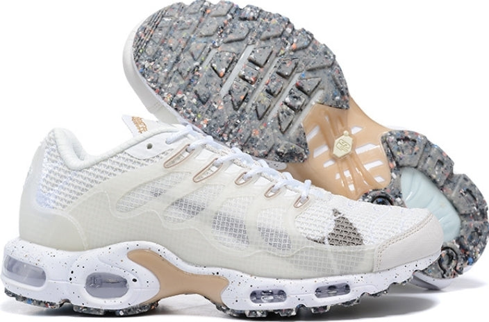 Les baskets Nike TN Air Max Terrascape Plus offrent un style polyvalent et une performance robuste.
design distinctif.pas cher. Le moins cher.