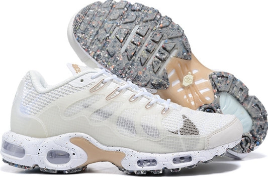 Les baskets Nike TN Air Max Terrascape Plus offrent un style polyvalent et une performance robuste.
 design distinctif.pas cher. Le moins cher.