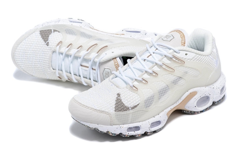 Les baskets Nike TN Air Max Terrascape Plus offrent un style polyvalent et une performance robuste.
design distinctif.pas cher. Le moins cher.