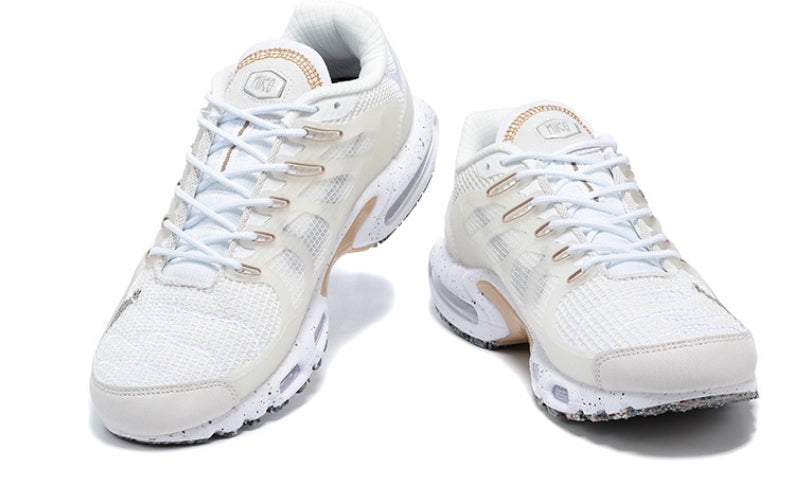Les baskets Nike TN Air Max Terrascape Plus offrent un style polyvalent et une performance robuste.
design distinctif.pas cher. Le moins cher.