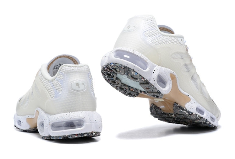 Les baskets Nike TN Air Max Terrascape Plus offrent un style polyvalent et une performance robuste.
design distinctif.pas cher. Le moins cher.