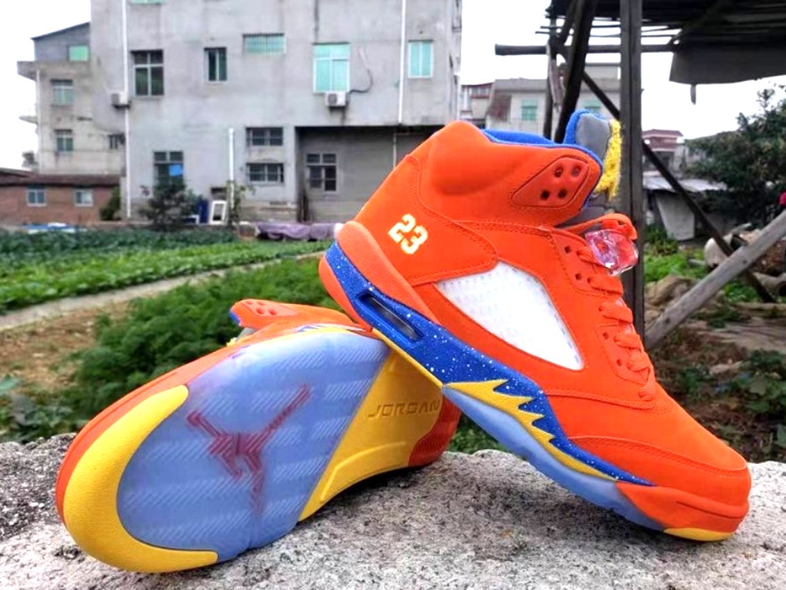 Les baskets Air Jordan 5 offrent un style audacieux et une performance exceptionnelle. leur design unique emblématique. Pas cher. Le moins cher.