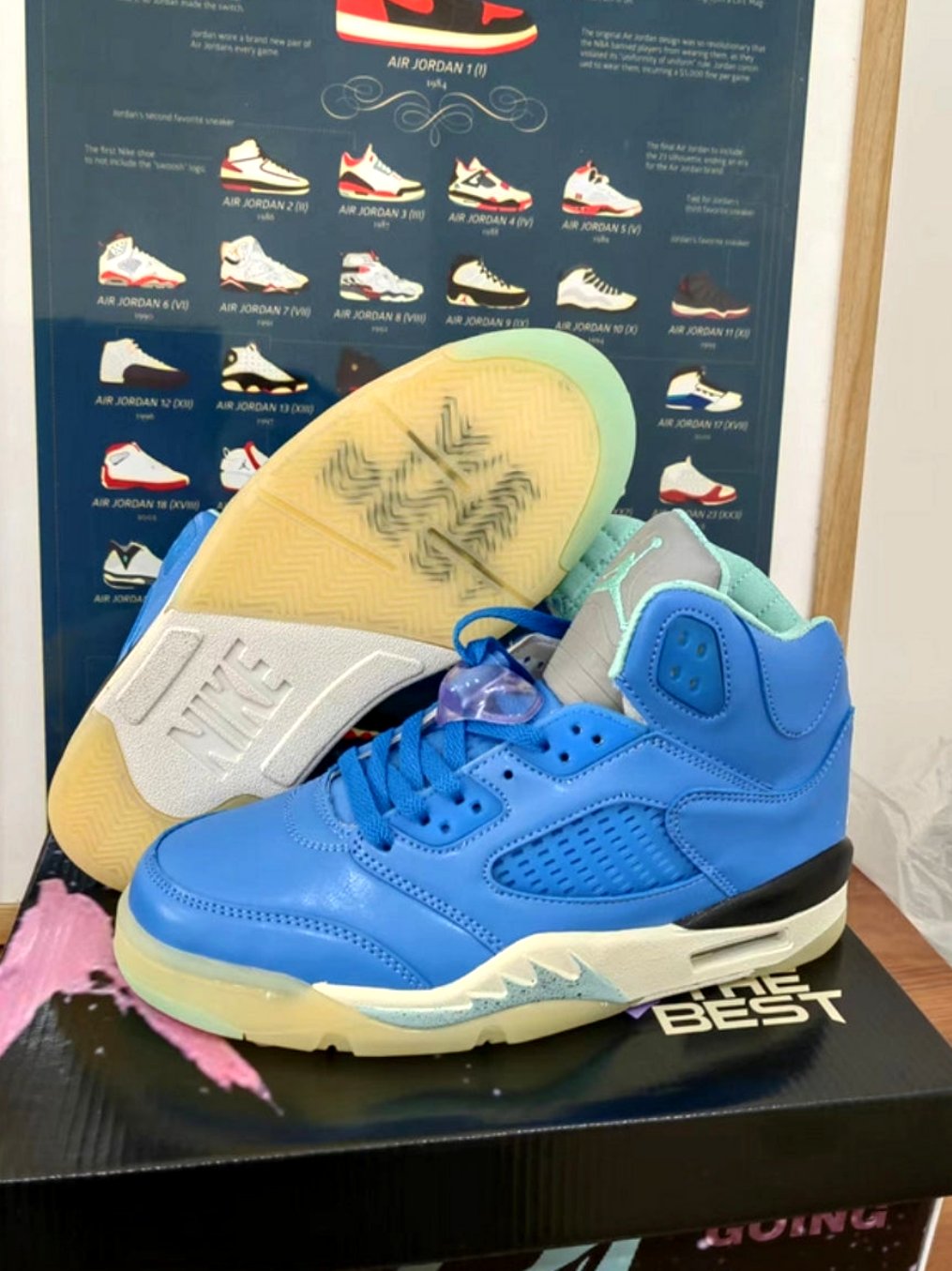 Les baskets Air Jordan 5 offrent un style audacieux et une performance exceptionnelle. leur design unique emblématique. Pas cher. Le moins cher.