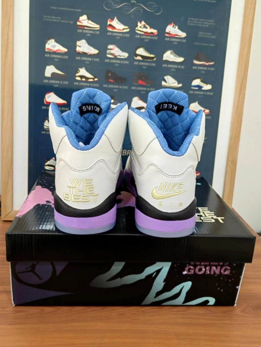 Les baskets Air Jordan 5 offrent un style audacieux et une performance exceptionnelle. leur design unique emblématique. Pas cher. Le moins cher.