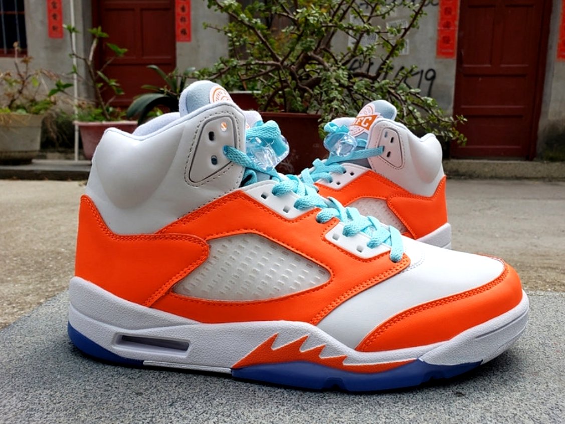 Les baskets Air Jordan 5 offrent un style audacieux et une performance exceptionnelle. leur design unique emblématique. Pas cher. Le moins cher.