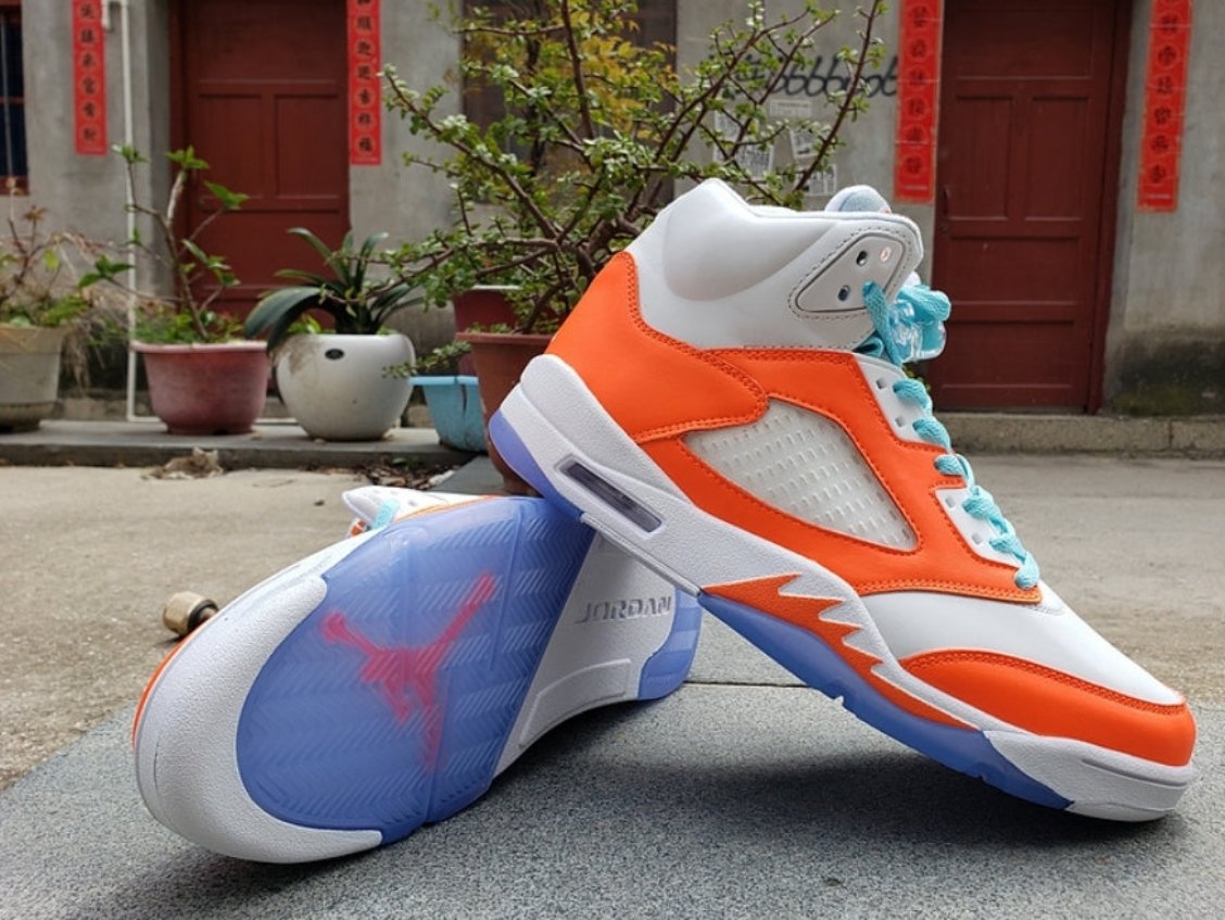 Les baskets Air Jordan 5 offrent un style audacieux et une performance exceptionnelle. leur design unique emblématique. Pas cher. Le moins cher.