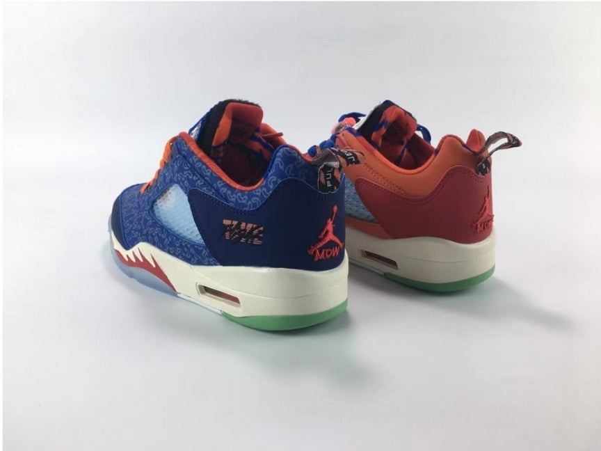 Les baskets Air Jordan 5 offrent un style audacieux et une performance exceptionnelle. leur design unique emblématique. Pas cher. Le moins cher.