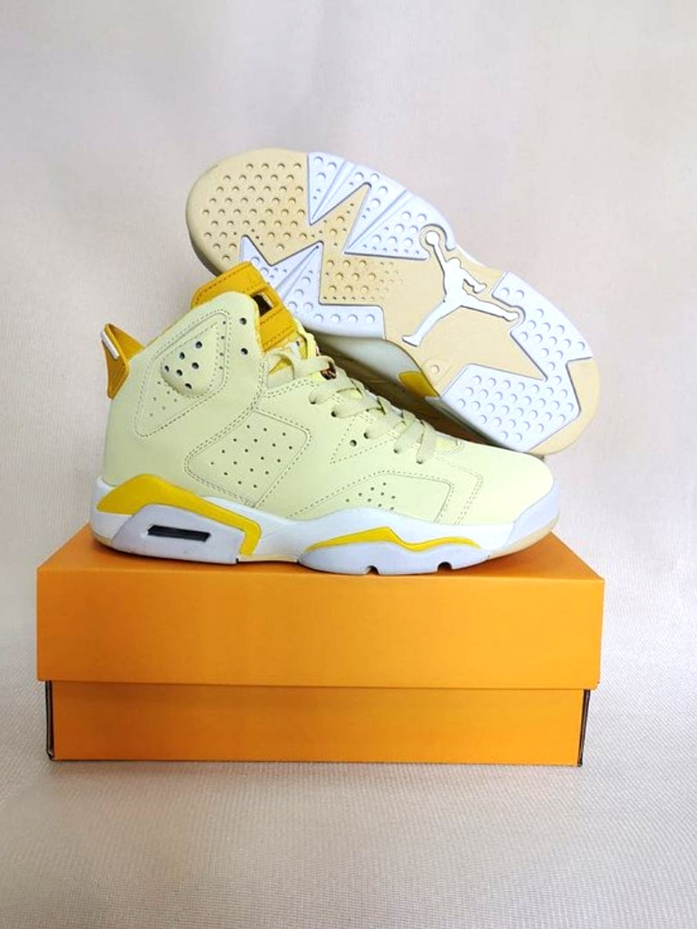 Les baskets Air Jordan 6 offrent un style emblématique  performance remarquable.
design distinctif matériaux. Baskets pas Cher. Le moins cher.