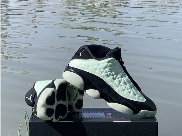 Les baskets Air Jordan 13 offrent un style emblématique et une performance exceptionnelle.
design distinctif .pas Cher. Moins cher.