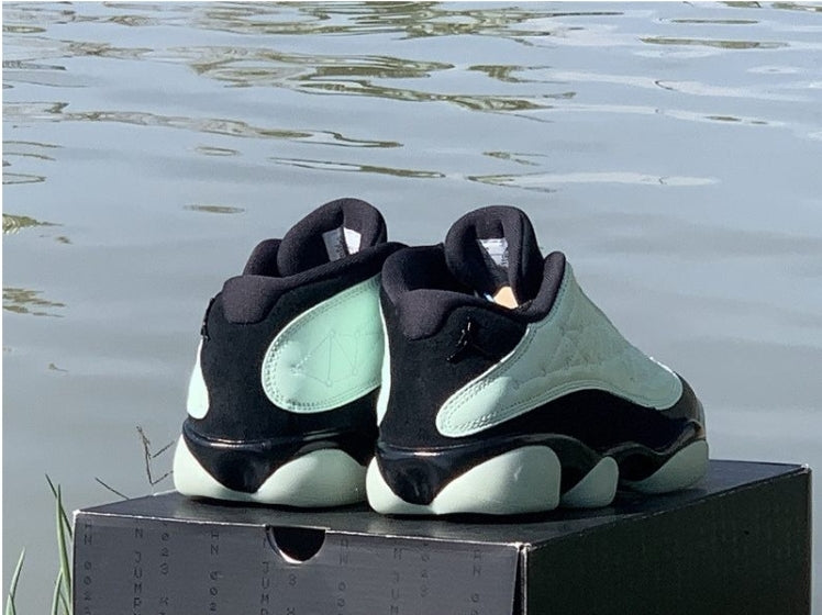 Les baskets Air Jordan 13 offrent un style emblématique et une performance exceptionnelle.
design distinctif .pas Cher. Moins cher.