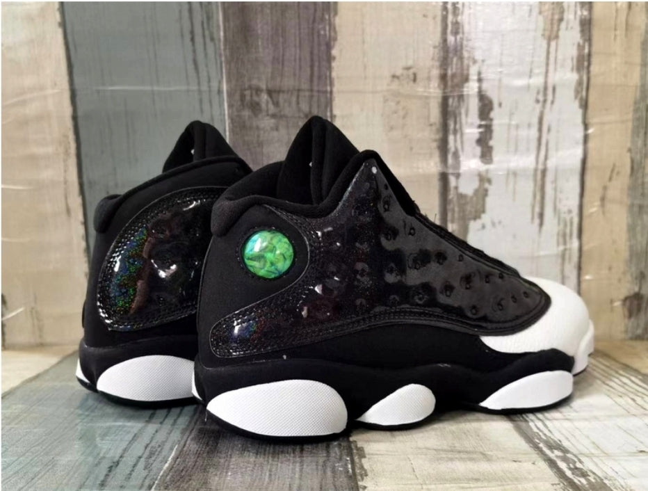 Les baskets Air Jordan 13 offrent un style emblématique et une performance exceptionnelle.
design distinctif .pas Cher. Moins cher.