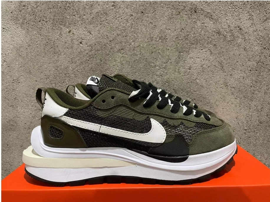 Les Baskets Nike LDWaffle x Sacai combinent style audacieux et innovation. Leur design surdimensionnées . Pas cher. Le moins cher.