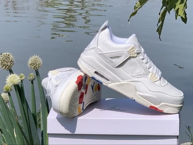 Les baskets Air Jordan 4 offrent un style iconique et une performance remarquable.
leur design distinctif pas cher. le moin cher.