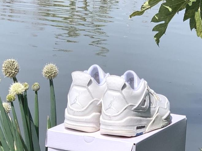 Les baskets Air Jordan 4 offrent un style iconique et une performance remarquable.
leur design distinctif pas cher. le moin cher.