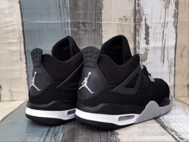 Les baskets Air Jordan 4 offrent un style iconique et une performance remarquable.
leur design distinctif pas cher. le moin cher.