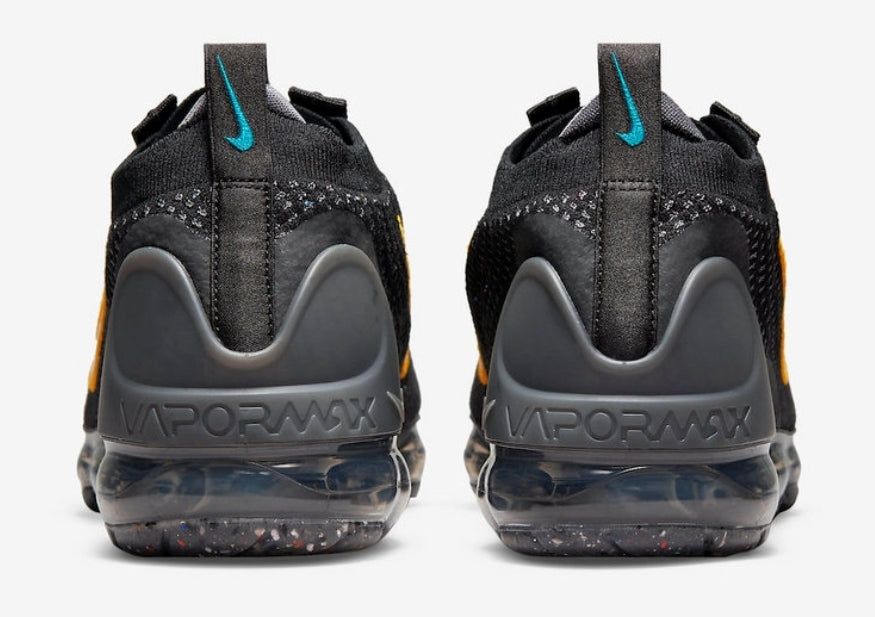 Nike Air VaporMax 2021 FK
Black University Gold