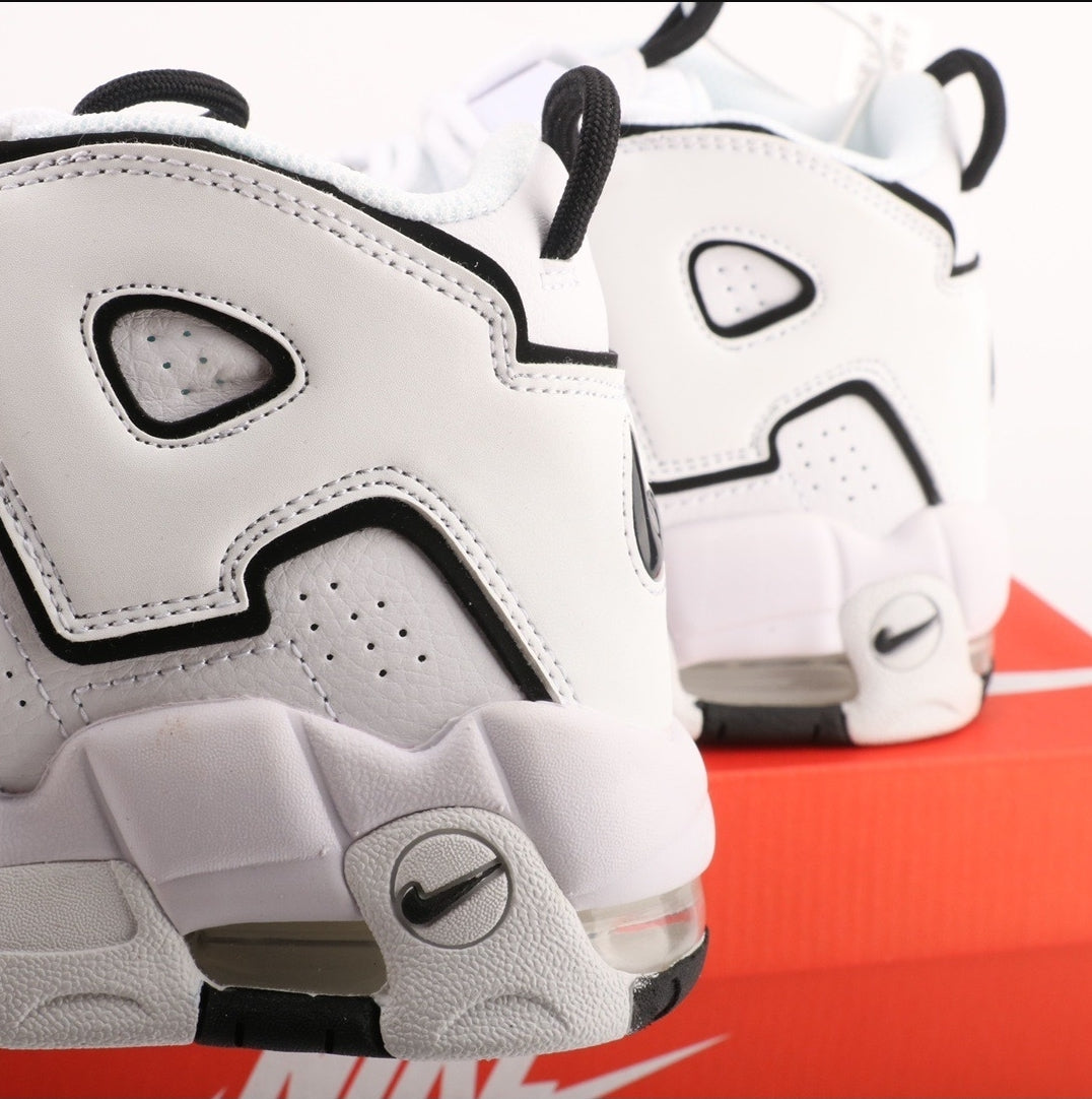 Les baskets Nike Air Uptempo combinent style audacieux et innovation. Leur design emblématique et leurs lettres surdimensionnées . Pas cher. Le moins cher.