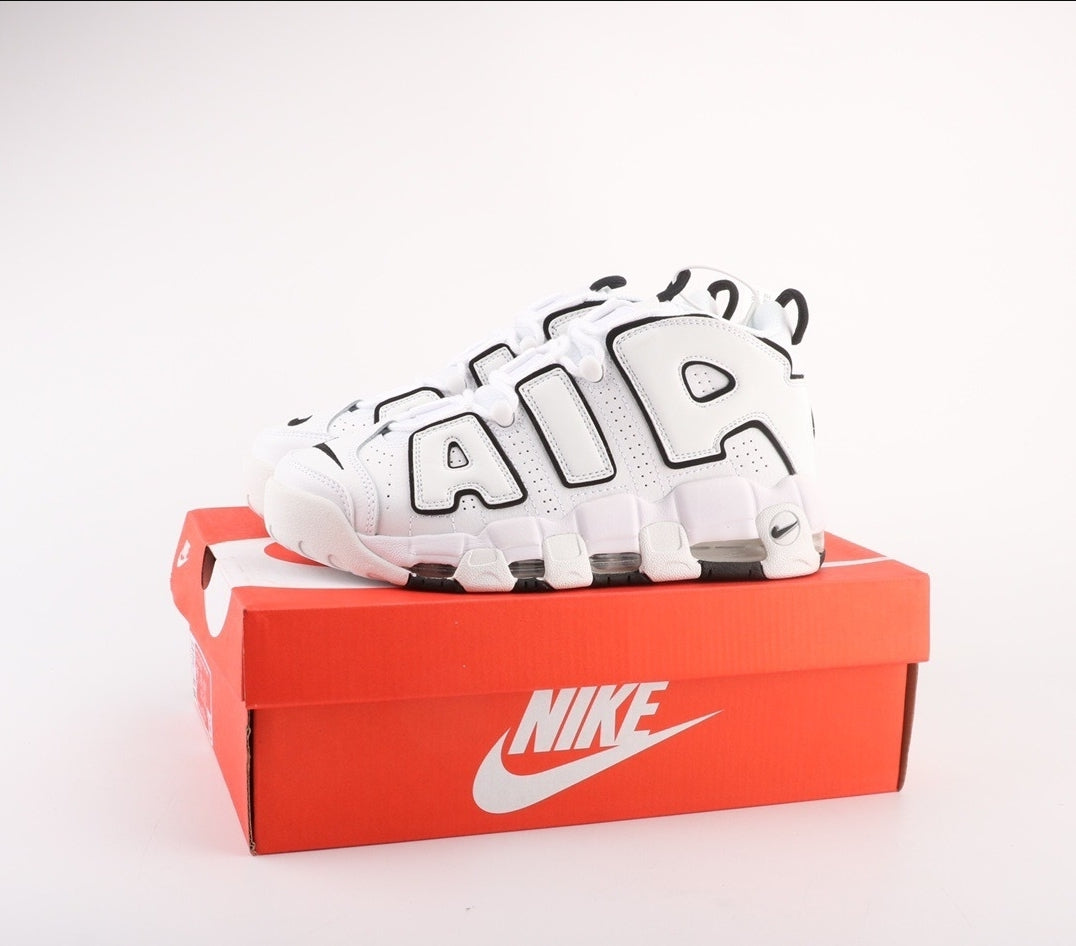 Les baskets Nike Air Uptempo combinent style audacieux et innovation. Leur design emblématique et leurs lettres surdimensionnées . Pas cher. Le moins cher.