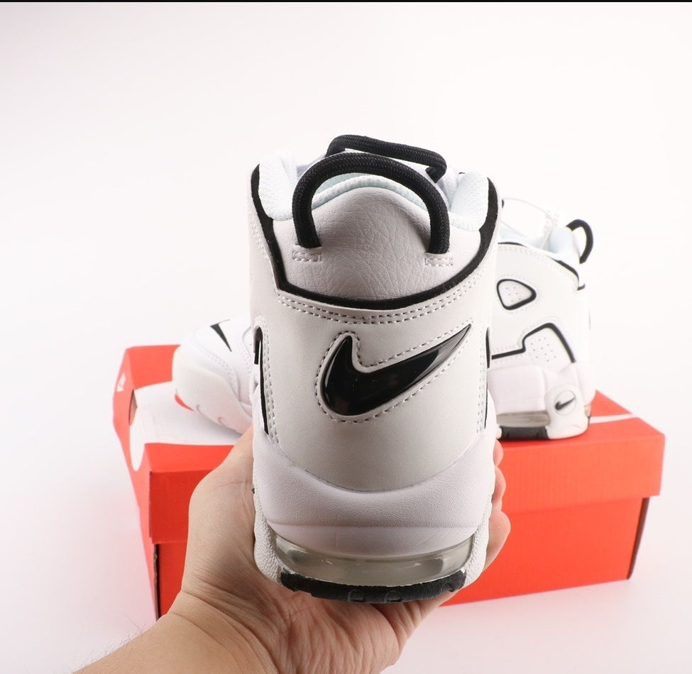 Les baskets Nike Air Uptempo combinent style audacieux et innovation. Leur design emblématique et leurs lettres surdimensionnées . Pas cher. Le moins cher.