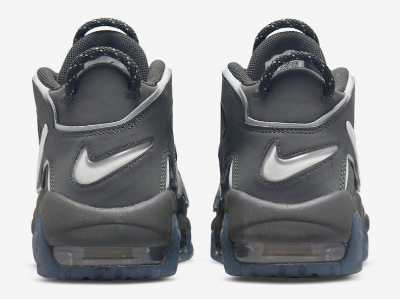 Les baskets Nike Air Uptempo combinent style audacieux et innovation. Leur design emblématique et leurs lettres surdimensionnées . Pas cher. Le moins cher.