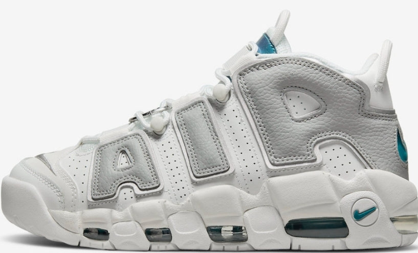Les baskets Nike Air Uptempo combinent style audacieux et innovation. Leur design emblématique et leurs lettres surdimensionnées . Pas cher. Le moins cher.