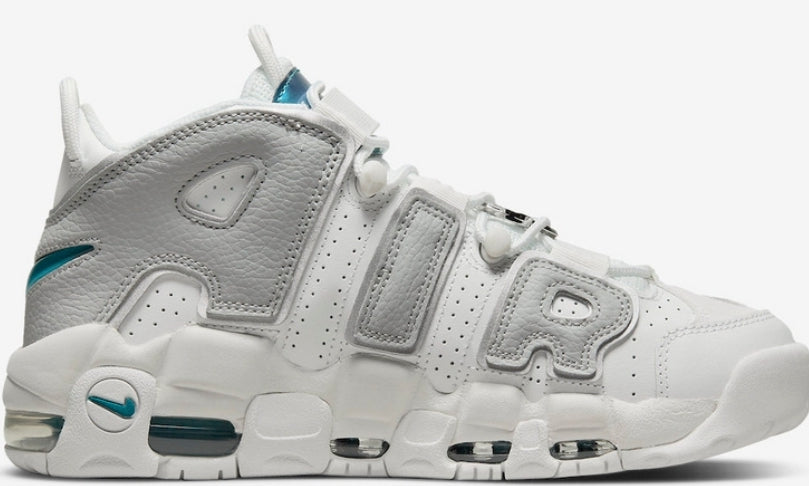 Les baskets Nike Air Uptempo combinent style audacieux et innovation. Leur design emblématique et leurs lettres surdimensionnées . Pas cher. Le moins cher.