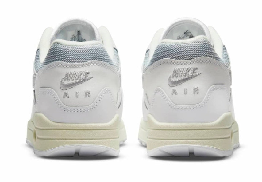 Les baskets Nike Air Max 1 sont iconiques pour leur style emblématique.retro incontournable pas cher. Le moins cher.exceptionnel