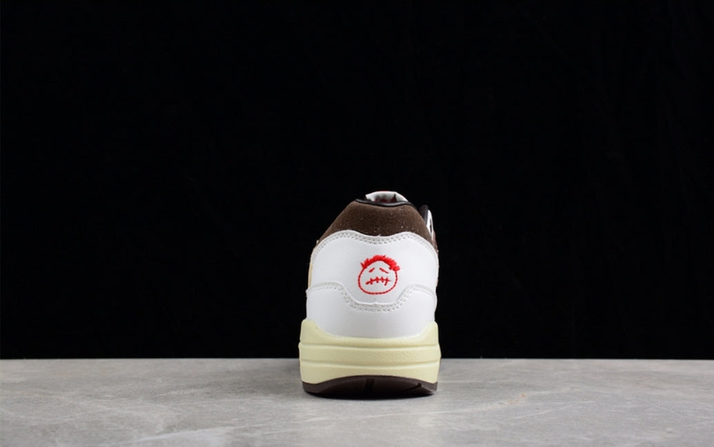 Les baskets Nike Air Max 1 sont iconiques pour leur style emblématique.retro incontournable pas cher. Le moins cher.exceptionnel