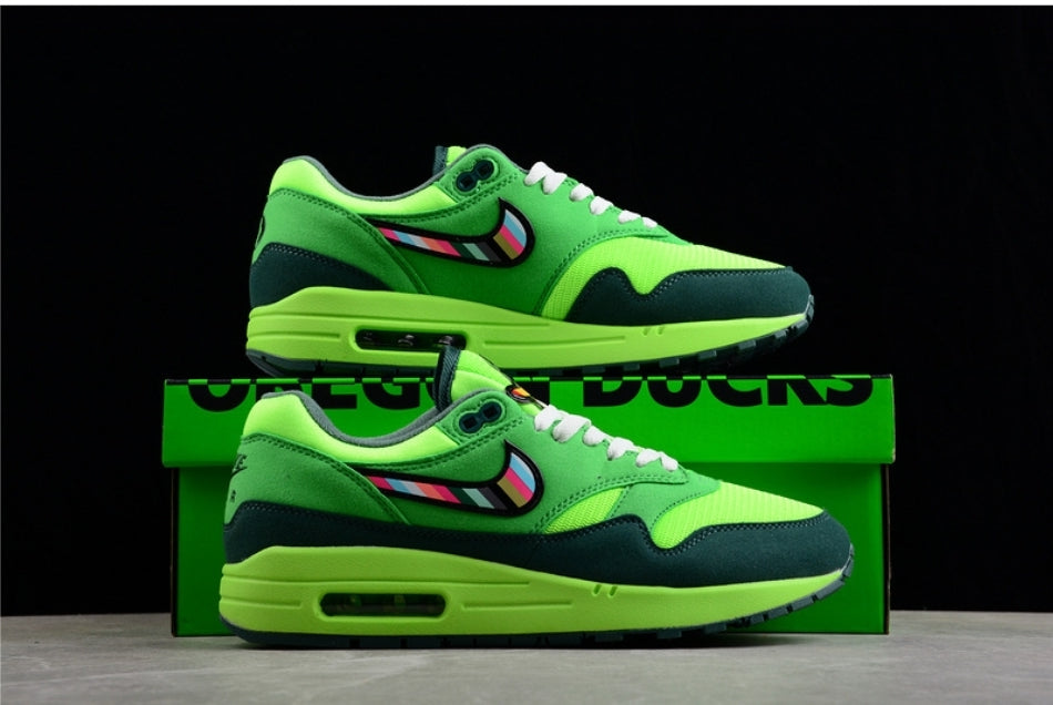 Les baskets Nike Air Max 1 sont iconiques pour leur style emblématique.retro incontournable pas cher. Le moins cher.exceptionnel
