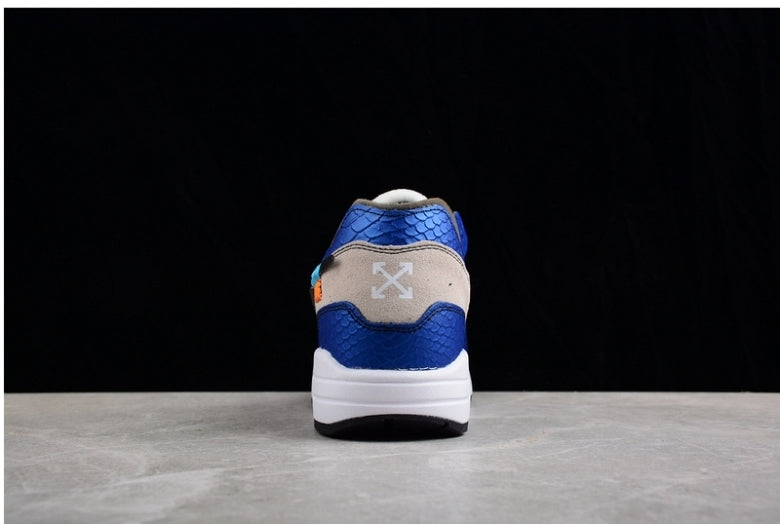 Les baskets Nike Air Max 1 sont iconiques pour leur style emblématique.retro incontournable pas cher. Le moins cher.exceptionnel