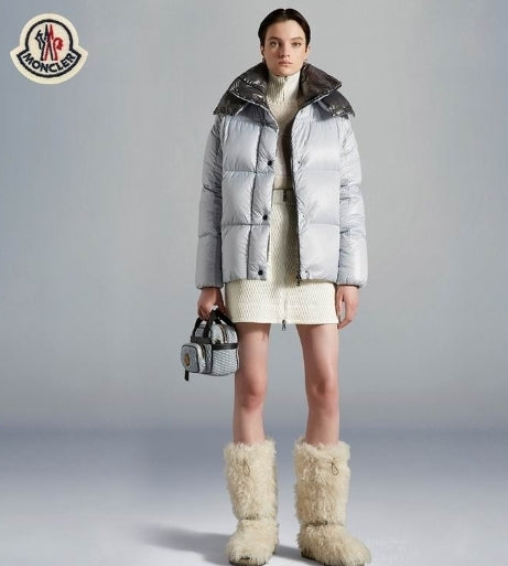 Les doudounes manteau Moncler Femme, ainsi que les Moncler Femme, incarnent un style et un raffinement incomparables.
