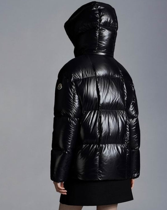 Les doudounes manteau Moncler Femme, ainsi que les Moncler Femme, incarnent un style et un raffinement incomparables.