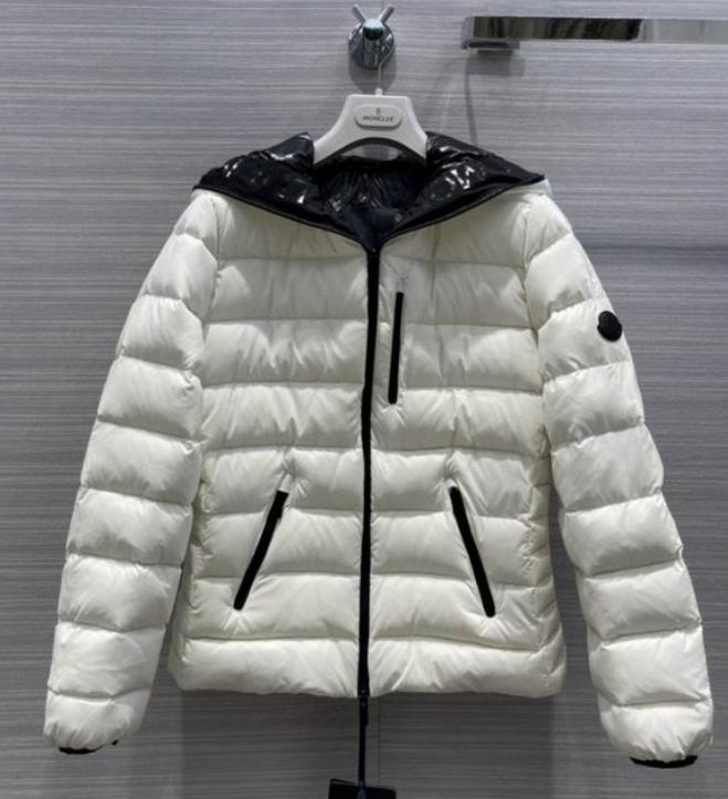 Les doudounes manteau Moncler Femme, ainsi que les Moncler Femme, incarnent un style et un raffinement incomparables.