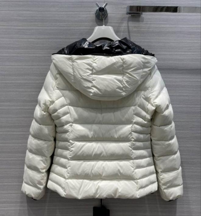 Les doudounes manteau Moncler Femme, ainsi que les Moncler Femme, incarnent un style et un raffinement incomparables.