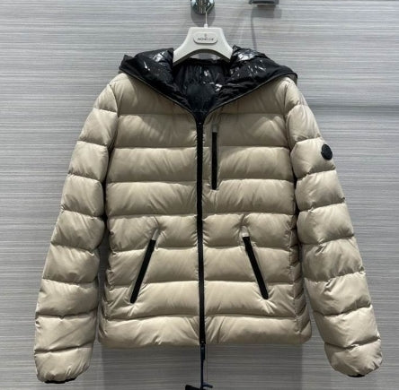 Les doudounes manteau Moncler Femme, ainsi que les Moncler Femme, incarnent un style et un raffinement incomparables.