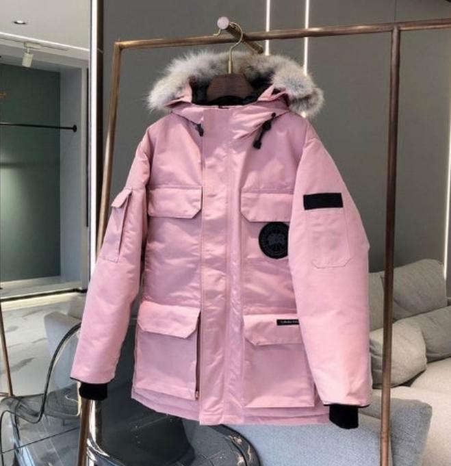 Résultat de l'évolution emblématique de la marque Canada G00se Femme, la Doudoune Canada G00se Femme est un témoignage de l'engagement de Canada G00se à combiner style,