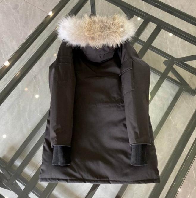 Résultat de l'évolution emblématique de la marque Canada G00se Femme, la Doudoune Canada G00se Femme est un témoignage de l'engagement de Canada G00se à combiner style,