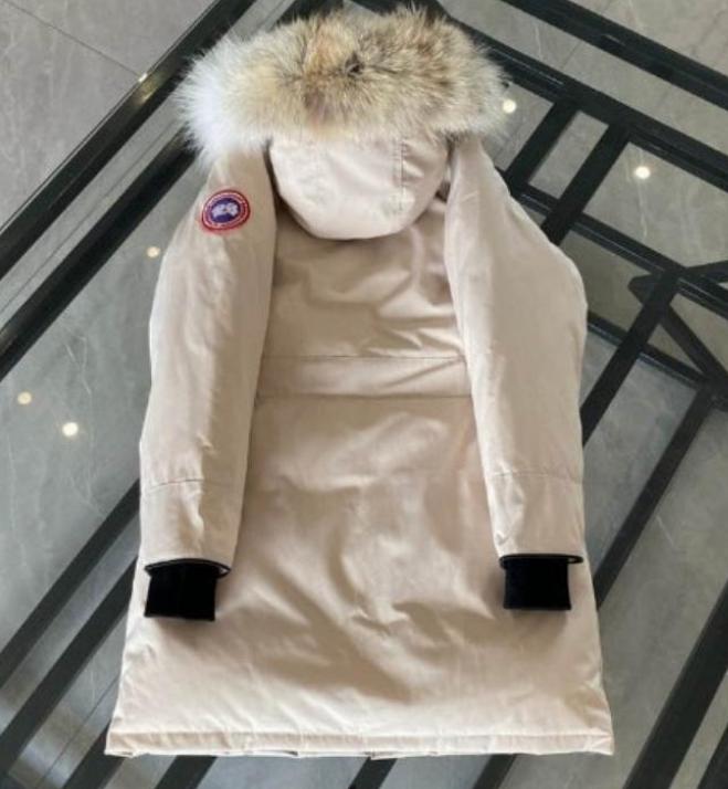 Résultat de l'évolution emblématique de la marque Canada G00se Femme, la Doudoune Canada G00se Femme est un témoignage de l'engagement de Canada G00se à combiner style,