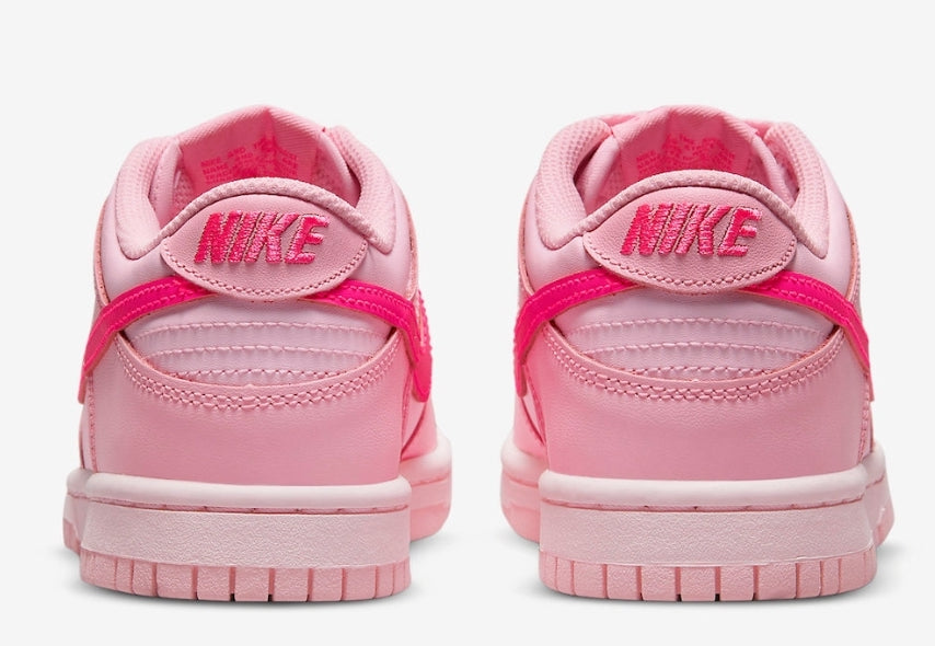 Ajoutez une touche colorée à votre style avec les Baskets Nike Sb Dunk Low Triple Pink ! Ne ratez pas cette chaussure incontournable. 🌸
