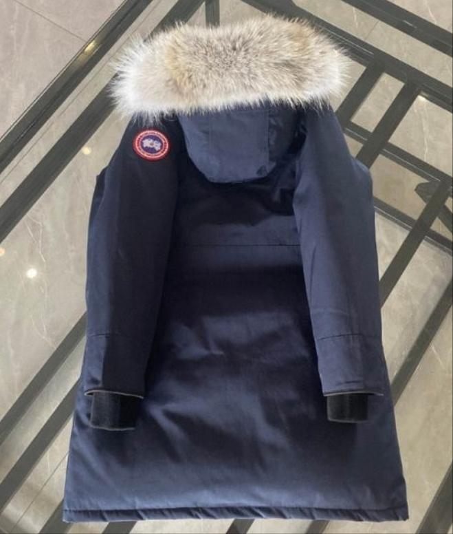 Résultat de l'évolution emblématique de la marque Canada G00se Femme, la Doudoune Canada G00se Femme est un témoignage de l'engagement de Canada G00se à combiner style,