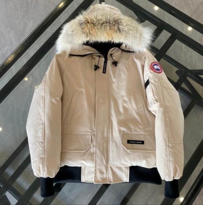 Résultat de l'évolution emblématique de la marque Canada G00se Femme, la Doudoune Canada G00se Femme est un témoignage de l'engagement de Canada G00se à combiner style,