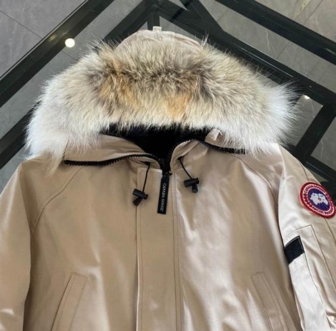 Résultat de l'évolution emblématique de la marque Canada G00se Femme, la Doudoune Canada G00se Femme est un témoignage de l'engagement de Canada G00se à combiner style,