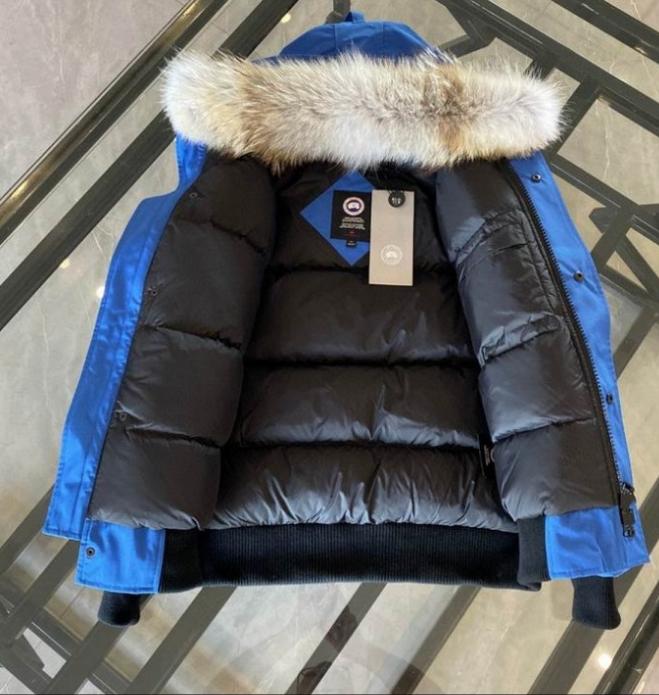 Résultat de l'évolution emblématique de la marque Canada G00se Femme, la Doudoune Canada G00se Femme est un témoignage de l'engagement de Canada G00se à combiner style,