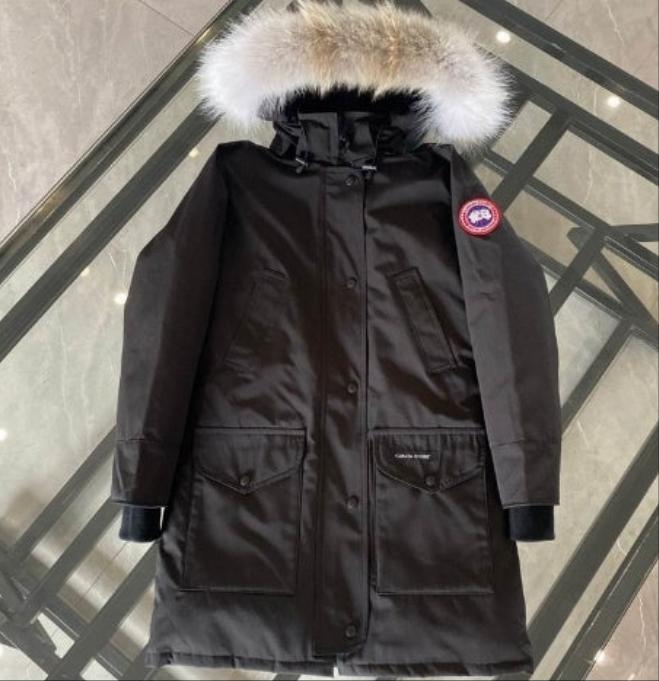 Résultat de l'évolution emblématique de la marque Canada G00se Femme, la Doudoune Canada G00se Femme est un témoignage de l'engagement de Canada G00se à combiner style,