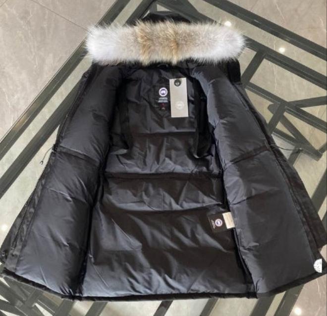 Résultat de l'évolution emblématique de la marque Canada G00se Femme, la Doudoune Canada G00se Femme est un témoignage de l'engagement de Canada G00se à combiner style,