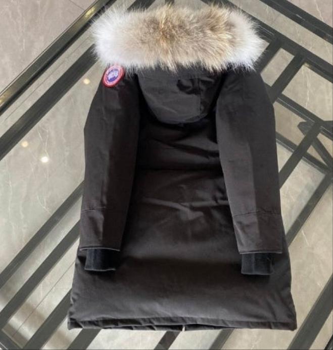 Résultat de l'évolution emblématique de la marque Canada G00se Femme, la Doudoune Canada G00se Femme est un témoignage de l'engagement de Canada G00se à combiner style,