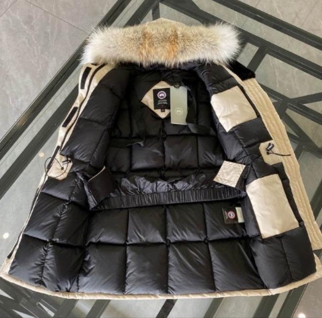 Résultat de l'évolution emblématique de la marque Canada G00se Femme, la Doudoune Canada G00se Femme est un témoignage de l'engagement de Canada G00se à combiner style,