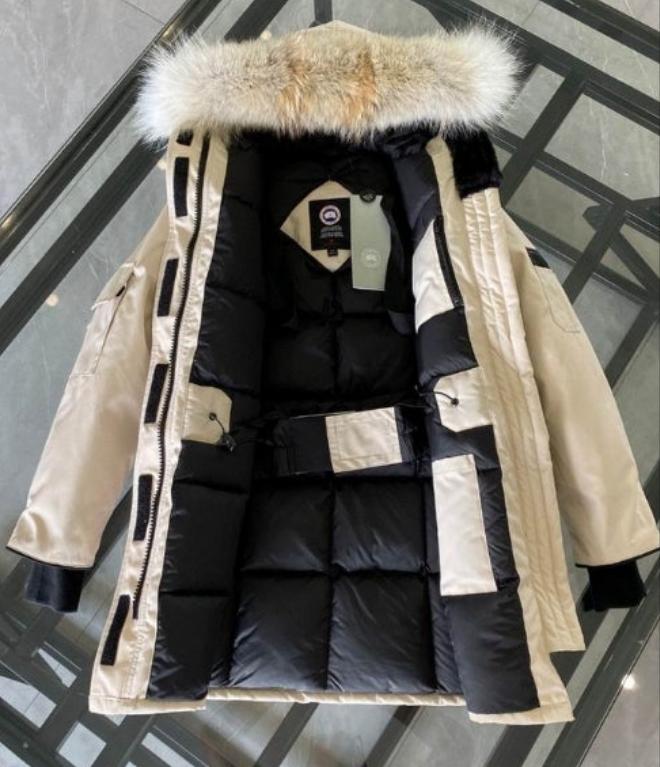 Résultat de l'évolution emblématique de la marque Canada G00se Femme, la Doudoune Canada G00se Femme est un témoignage de l'engagement de Canada G00se à combiner style,